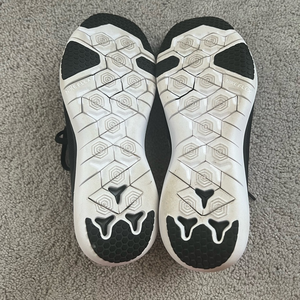 Women’s Nike Flex Supreme TR5 Training Running Sneakers - Picture 8 of 11